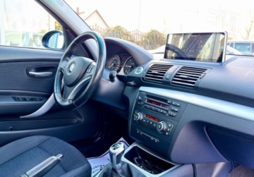 BMW Seria 1 E81/E87 Hatchback 5d E87 2.0 120d 177KM 2008 BMW Seria 1 Serwis ASO SZYBERDACH radio android GRZANE FOTELE climatronic, zdjęcie 6