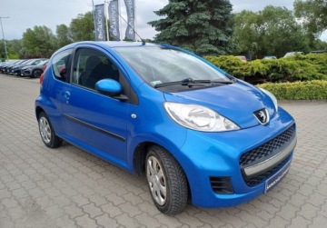 Peugeot 107 Hatchback 5d 1.0 12V 68KM 2010 Peugeot 107 1.0 Urban Move 68 KM 3-dr sam. z salonu Polskiego Benzyna, zdjęcie 2