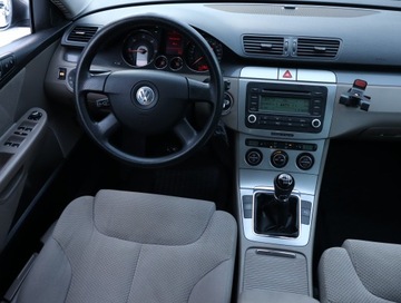 Volkswagen Passat B6 2005 VW Passat 2.0 TDI, Klima, Klimatronic, Tempomat, zdjęcie 6