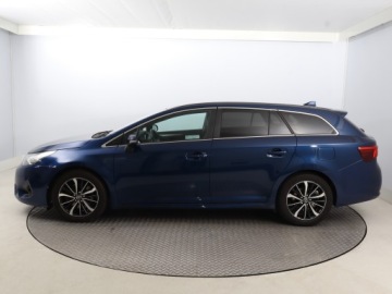 Toyota Avensis III Wagon Facelifting 2015 2.0 D-4D 143KM 2018 Toyota Avensis 2.0 D-4D, Salon Polska, VAT 23%, zdjęcie 2