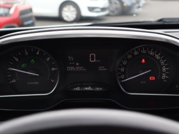 Peugeot 2008 I SUV Facelifting 1.2 PureTech 82KM 2018 Peugeot 2008 1.2 PureTech, Salon Polska, Navi, zdjęcie 10