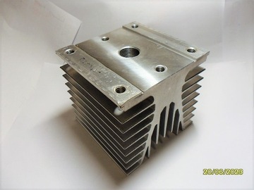 Radiator AL 100 mm x 100 mm; wys. 95 mm, waga 1 kg