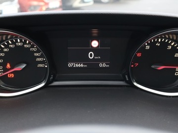 Peugeot 308 II Hatchback Facelifting 1.2 PureTech 130KM 2019 Peugeot 308 1.2 PureTech, Salon Polska, zdjęcie 10