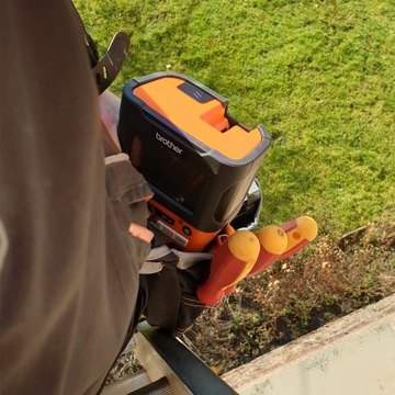 Принтер этикеток Brother PT-E550WVP 2 шт. ленты цзе