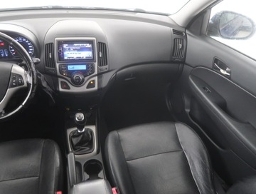 Hyundai i30 I CW Facelifting 1.6 CRDi 90KM 2011 Hyundai i30 1.6 CRDi, Klima, Klimatronic, zdjęcie 7