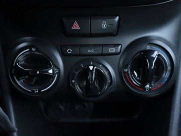 Peugeot 208 I Hatchback 3d 1.2 VTI 82KM 2012 Peugeot 208 1.2 PureTech, Salon Polska, zdjęcie 12