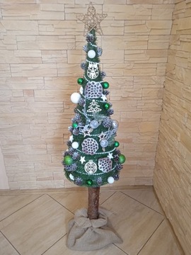 Елка на стволе, украшенная украшениями, 120 см.