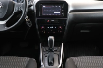 Suzuki Vitara III SUV Facelifting 1.0 BoosterJet 111KM 2018 Suzuki Vitara 1.0 BoosterJet, Salon Polska, zdjęcie 11