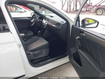 Volkswagen Tiguan II 2022 Volkswagen Tiguan 2022r, 2.0T, 4x4, R-Line 2.0 Benzyna 185KM, zdjęcie 8