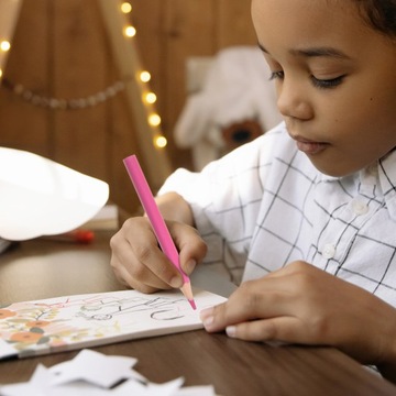 24 ЦВЕТНЫХ ВОДНЫХ КАРАНДАША — РОЖДЕСТВЕНСКИЙ НАБОР