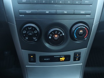 Toyota Corolla X Sedan 1.4 D-4D 90KM 2007 Toyota Corolla 1.4 D-4D, Salon Polska, zdjęcie 11