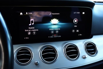 Mercedes Klasa E W213 Limuzyna Facelifting 2.0 E220d 194KM 2021 Mercedes-Benz Klasa E 4Matic Kamera Czujniki park Tempomat Asyst. mart, zdjęcie 25