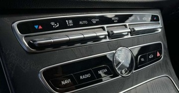 Mercedes Klasa E W213 Kombi 2.0 220d 194KM 2020 Mercedes-Benz Klasa E 4 Matic Automat Led Parktronic Kamera Navi Vir, zdjęcie 27