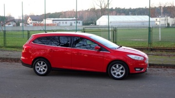 Ford Focus III Kombi Facelifting 2.0 TDCi 150KM 2016 .. Nawigacja .. Grzana Kierownica , Fotele i SZYBY .. Czujniki parkowania ., zdjęcie 15