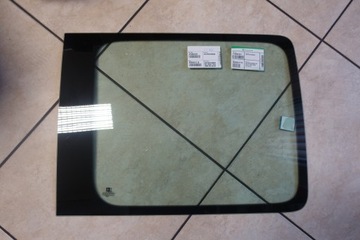 NOVÁ SKLO (OKNO) BOČNÍ BOK W DO DVEŘE VW CADDY 2004- 710X541 PRAVÁ