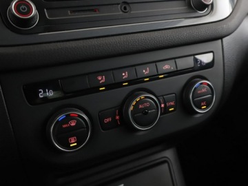 Volkswagen Tiguan I SUV Facelifting 1.4 TSI BlueMotion Technology 125KM 2015 Volkswagen Tiguan klima auto czujniki parkowania, zdjęcie 24