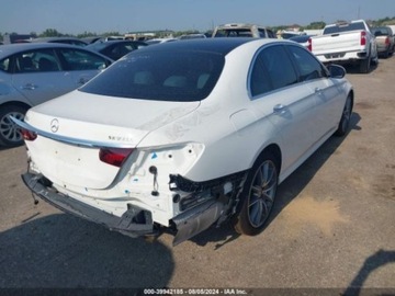 Mercedes Klasa E W213 2021 Mercedes-Benz Klasa E 350, 2021r., 2.0L 2.0 Benzyna 255KM, zdjęcie 2