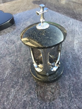 Гранитный фонарь