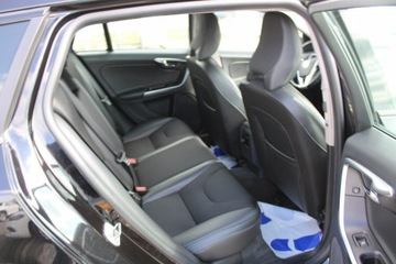 Volvo V60 I Kombi Facelifting 2.0 D4 DRIVE-E 190KM 2018 Volvo V60 Cross Country Momentum 190HP F-vat Salon, zdjęcie 16