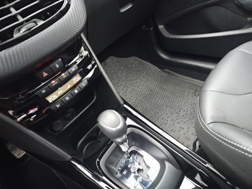 Peugeot 2008 I SUV Facelifting 1.2 PureTech 110KM 2018 Peugeot 2008 2008 1.2 Pure Tech Crossway S&amp;S EAT6, zdjęcie 18