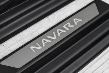 LIŠTA PRAHU LED NISSAN NAVARA 2015+