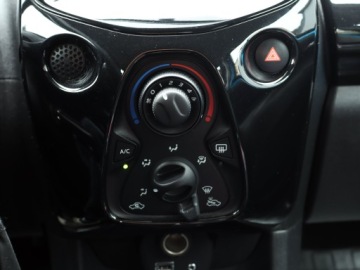 Toyota Aygo II Hatchback 5d 1.0 VVT-i 69KM 2015 Toyota Aygo 1.0 VVT-i, Salon Polska, Klima, zdjęcie 12