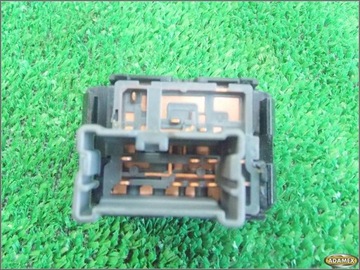 NISSAN MAXIMA QX 98R - PŘEPÍNAČ ZRCÁTKO