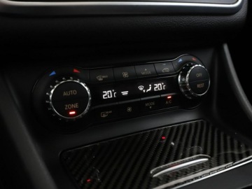 Mercedes CLA C117 Shooting Brake Facelifting 1.5 180 d 109KM 2016 Mercedes CLA 180 automat panorama full LED navi, zdjęcie 27