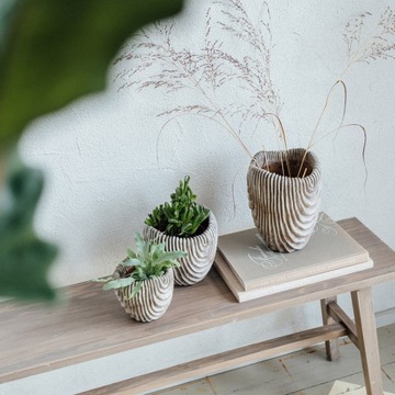 ЦЕМЕНТНЫЙ ЦВЕТОЧНЫЙ ГОРШОК СЕРЫЙ БЕЖЕВЫЙ ВОЛНА С КРЫШКОЙ 19x18