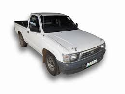 SKLO (OKNO) ČELNÍ PŘEDNÍ TOYOTA HILUX 1997-05