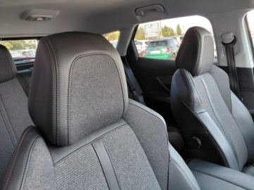 Peugeot 3008 II Crossover 1.2 PureTech 130KM 2019 Peugeot 3008 Full LED Navi Kamera Klimatronik Sensor 1.2 Benzyna 130KM, zdjęcie 17