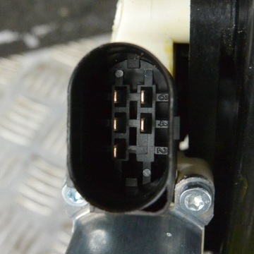 BMW X4 F26 2015 PŘEDNÍ STRANA PRAVÁ ELELKTRICKÝ ZVEDÁK OKNO DVEŘE