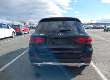 Mercedes GLC C254/X254 2022 Mercedes-Benz GLC 2022, 2.0L, 4x4, od ubezpieczalni, zdjęcie 4