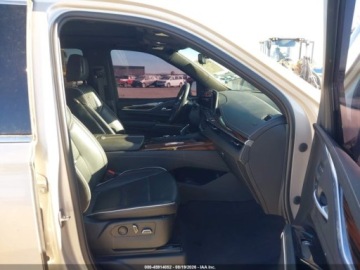 Cadillac Escalade III 2023 Cadillac Escalade 4wd Premium Luxury 2023 6.2 Benzyna 420KM, zdjęcie 9