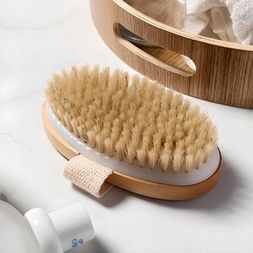 Антицеллюлитная щетка для массажа живота, бедер и тела помогает бороться с целлюлитом.