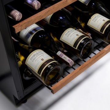 Двухзонный винный шкаф Vestfrost WFG45 UV