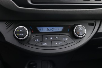 Toyota Yaris III Hatchback 5d Facelifting 2017 1.5 Hybrid 100KM 2020 Toyota Yaris 1.5 Hybrid, Salon Polska, zdjęcie 14