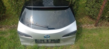 TOYOTA COROLLA E21 SUZUKI SWACE KOMBI VÍKO KUFRU ZADNÍ ELEKTRICKÁ STŘÍBRNÁ SVĚTLA