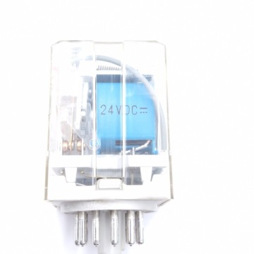 Реле Finder 60.13 24 В постоянного тока с розеткой 10 А 380 В