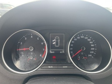 Volkswagen Polo V Hatchback 3d Facelifting 1.0 75KM 2014 Volkswagen Polo Comfortline Klimatyzacja, zdjęcie 6