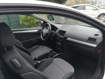 Opel Astra J Hatchback 5d 1.6 Twinport ECOTEC 115KM 2010 Opel Astra 1.6 16V 116 KM GTC Klima Parktronic Tem, zdjęcie 18