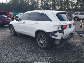 Mercedes GLC C253 2018 Mercedes-Benz GLC 300 4matic, 2018r., 4x4, 2.0L 2.0 Benzyna 241KM, zdjęcie 2