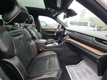 Jeep Grand Cherokee IV 2022 Jeep Grand Cherokee 2022, 5.7L, 4x4, Summit 5.7 Benzyna 357KM, zdjęcie 8