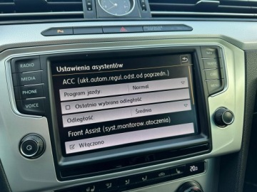 Volkswagen Passat B8 Variant 2.0 TDI BlueMotion SCR 150KM 2016 Volkswagen Passat Variant Łopatki Grzany fotel, zdjęcie 24