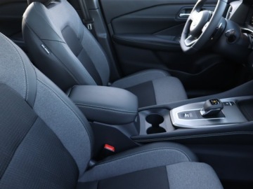 Nissan Qashqai III Crossover Facelifting 1.3 DIG-T MHEV 158KM 2025 Nissan Qashqai 1.3 DIG-T MHEV, 1. Właściciel, zdjęcie 8