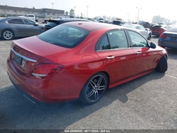 Mercedes Klasa E W213 2019 Mercedes-Benz Klasa E 2019 Mercedes-Benz E-Class E 300 RWD Sedan 2.0 241KM, zdjęcie 4
