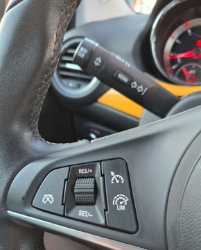 Opel Adam Hatchback 1.2 70KM 2018 Opel Adam Zadbany z malym przebiegiem dobra wersja wyposazenia 1.2 70KM, zdjęcie 15