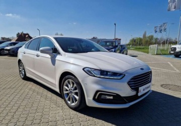 Ford Mondeo V Sedan Facelifting 2.0 EcoBlue 190KM 2020 Ford Mondeo 2.0 Ecoblue 190KM Titanium Salon PL FV23 2.0 Diesel 190KM, zdjęcie 2