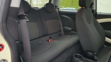 Mini One II Hatchback 1.4 95KM 2008 MINI ONE 1,4 benzyna 95 KM klima zarejestrowany 1.4 Benzyna 95KM, zdjęcie 16