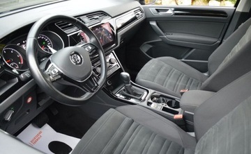 Volkswagen Touran III 2.0 TDI SCR 190KM 2019 Volkswagen Touran 2,0 TDI 190 KM 7 Osobowy FULL LED HIGH-LINE Alcantara Na, zdjęcie 15